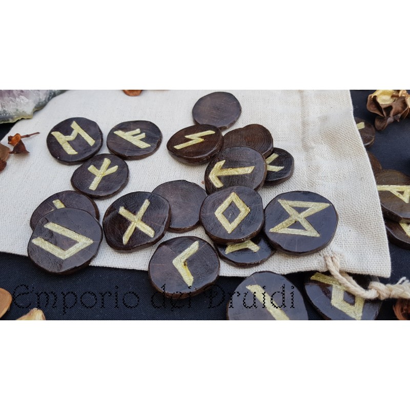 Elder Futhark Runes - Incise su legno di Edera e dipinte in oro