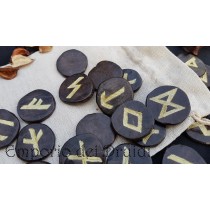 Elder Futhark Runes - Incise su legno di Edera e dipinte in oro