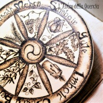 Celtic wheel of the year, pirografia su legno
